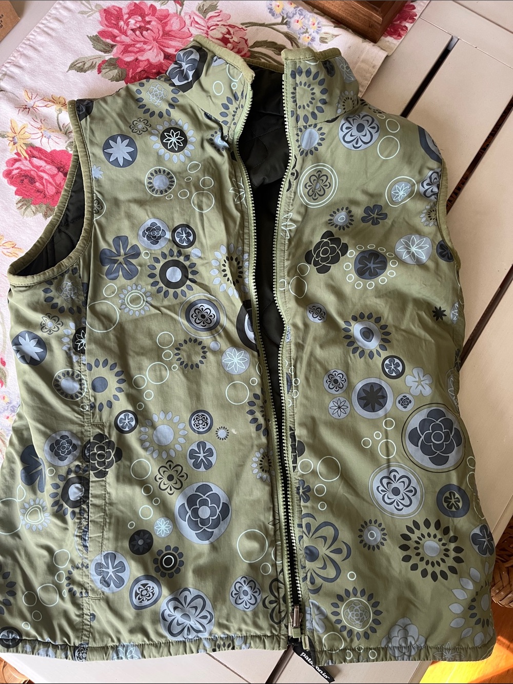 Patagonia Women's Olive Green Patterned Quilted Jacket Sz Medium Vintage